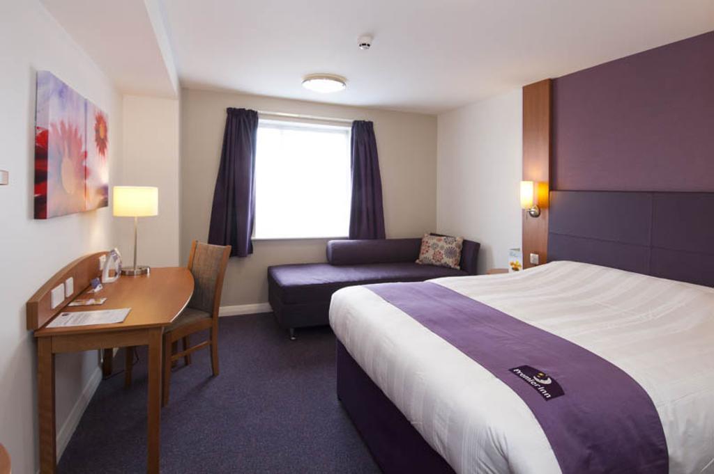 Premier Inn Inverness Centre - River Ness Экстерьер фото