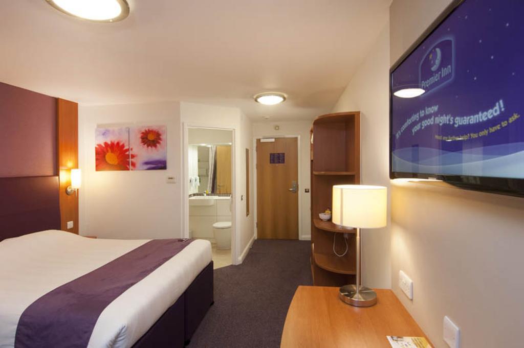 Premier Inn Inverness Centre - River Ness Экстерьер фото