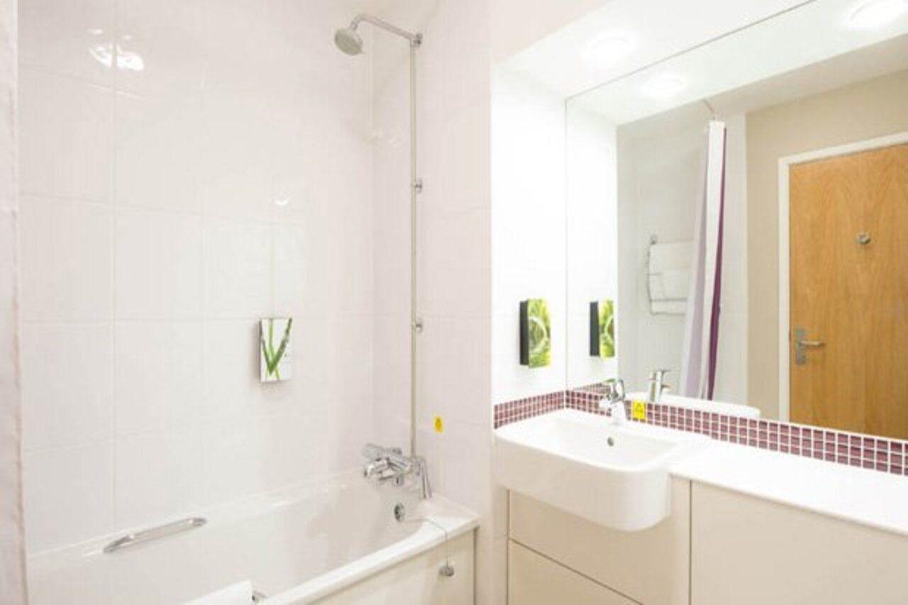 Premier Inn Inverness Centre - River Ness Экстерьер фото
